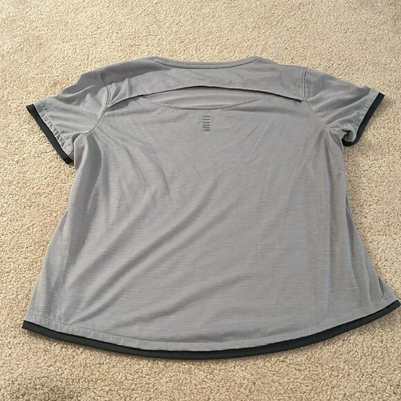 LADIES SIZE XL UNDER ARMOUR ATHLETIC TOP - Picture 6 of 8